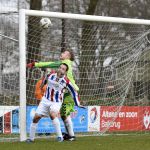 31-03-2018: Voetbal: Avereest v Lemele: Balkbrug
(L-R) Ruan Weelink of Lemele goalkeeper, Marcel Baas of Avereest
FOTO: Johan Wolff