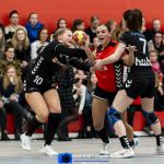 15-02-2020: Handbal: PCA Kwiek v De Tukkers: Raalte
Annemijn ten Donkelaar of de Tukkers, Lisa Bosch of PCA Kwiek, Milou Hulshof of de Tukkers