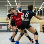 15-02-2020: Handbal: PCA Kwiek v De Tukkers: Raalte
Valerie Logtenberg of PCA Kwiek,  worstelt zich een weg naar het doel
