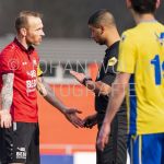 07-03-2020: Voetbal: DETO v NSC Nijkerk: Vriezenveen
Wybe Kram of DETO
krijgt een waarschuwing van de scheidsrecther