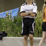 23-06-2021: News: Nederlands kampioenschap stoepranden in Raalte
Deelnemer NK stoepranden wacht  op zijn tegenstander
tijdens de NK stoepranden in Raalte.