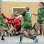 29-05-2021: Sport: PCA Kwiek vs Quintus
Maron Schepers (PCA Kwiek), Celine Michielsen (Quintus)
during the dames handbal eredivisie match PCA Kwiek 1 vs Quintus 1 at sportcentrum Tijenraan in Raalte