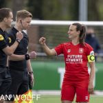 02-05-2021: Sport: Twente - PSV
Robin Vereijken referee of KNVB, Renate Jansen of FC Twente vrouwen
during the eredivisie vrouwen FC Twente vrouwen vs PSV vrouwen Den Haag at stadium FBK in Hengelo.