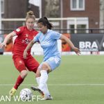 02-05-2021: Sport: Twente - PSV
Sisca Folkertsma of FC Twente vrouwen, Kayleigh van Dooren of PSV vrouwen
during the eredivisie vrouwen FC Twente vrouwen vs PSV vrouwen Den Haag at stadium FBK in Hengelo.