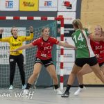 18-09-2021: Sport: PCA Kwiek - Velo
Femke Erkens (PCA Kwiek), Anne Slegten (PCA Kwiek), Carmen Riepe (VELO), Lotte Stam (PCA Kwiek)
During the eerste divisie handball match at sportpark Tijenraan in Raalte