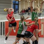 18-09-2021: Sport: PCA Kwiek - Velo
Anne Slegten (PCA Kwiek), Kirsten Steenbergen (VELO), Carmen Riepe (VELO)
During the eerste divisie handball match at sportpark Tijenraan in Raalte