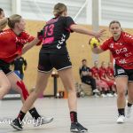 09-10-2021: Sport: PCA Kwiek vs Borhave
Maron Schepers (PCA Kwiek), Noah Timmermans (Borhave), Anouk van Rijssen (PCA Kwiek)
During the match at sporthall Tijenraan in Raalte