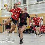 09-10-2021: Sport: PCA Kwiek vs Borhave
Lisa Bosch (PCA Kwiek), Veerle Heebink (Borhave)
During the match at sporthall Tijenraan in Raalte